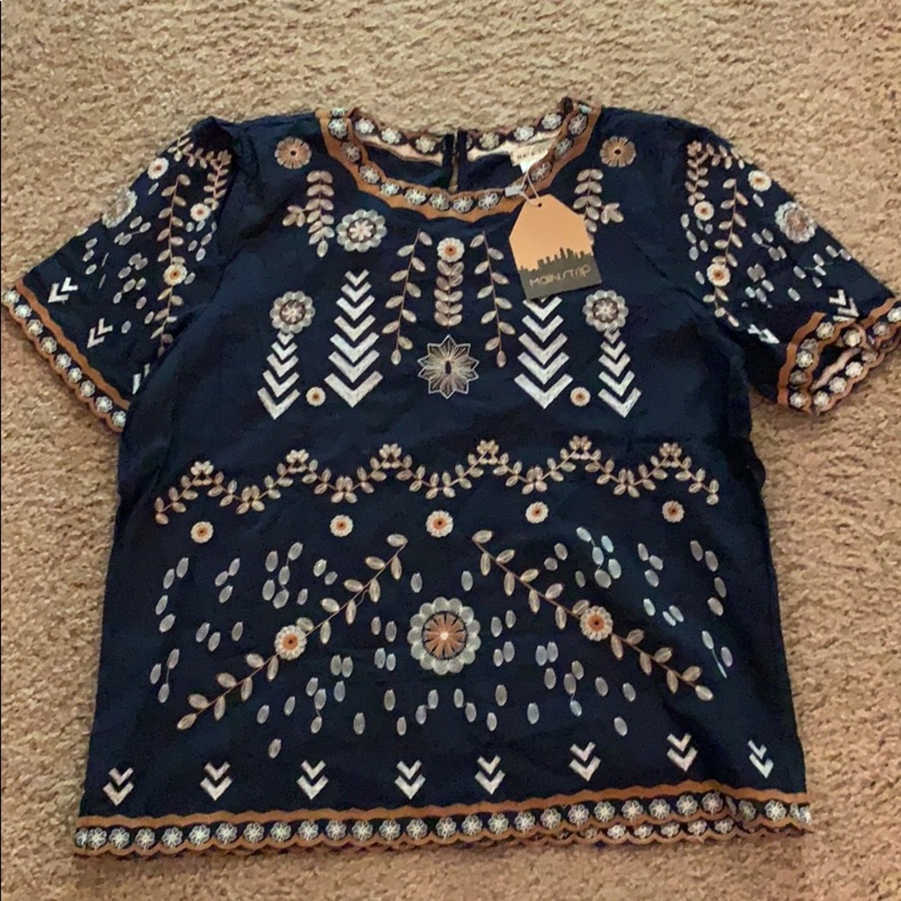 NWT, embroidered details top, size L